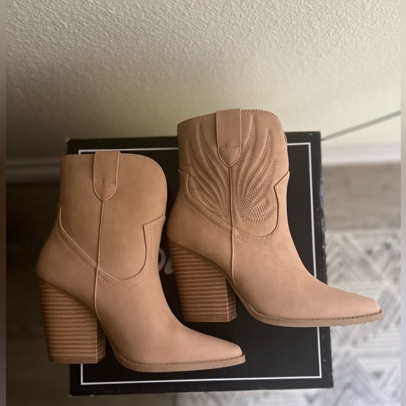 Qupid Women’s Booties 
Size: 6 - Picture 7 of 7